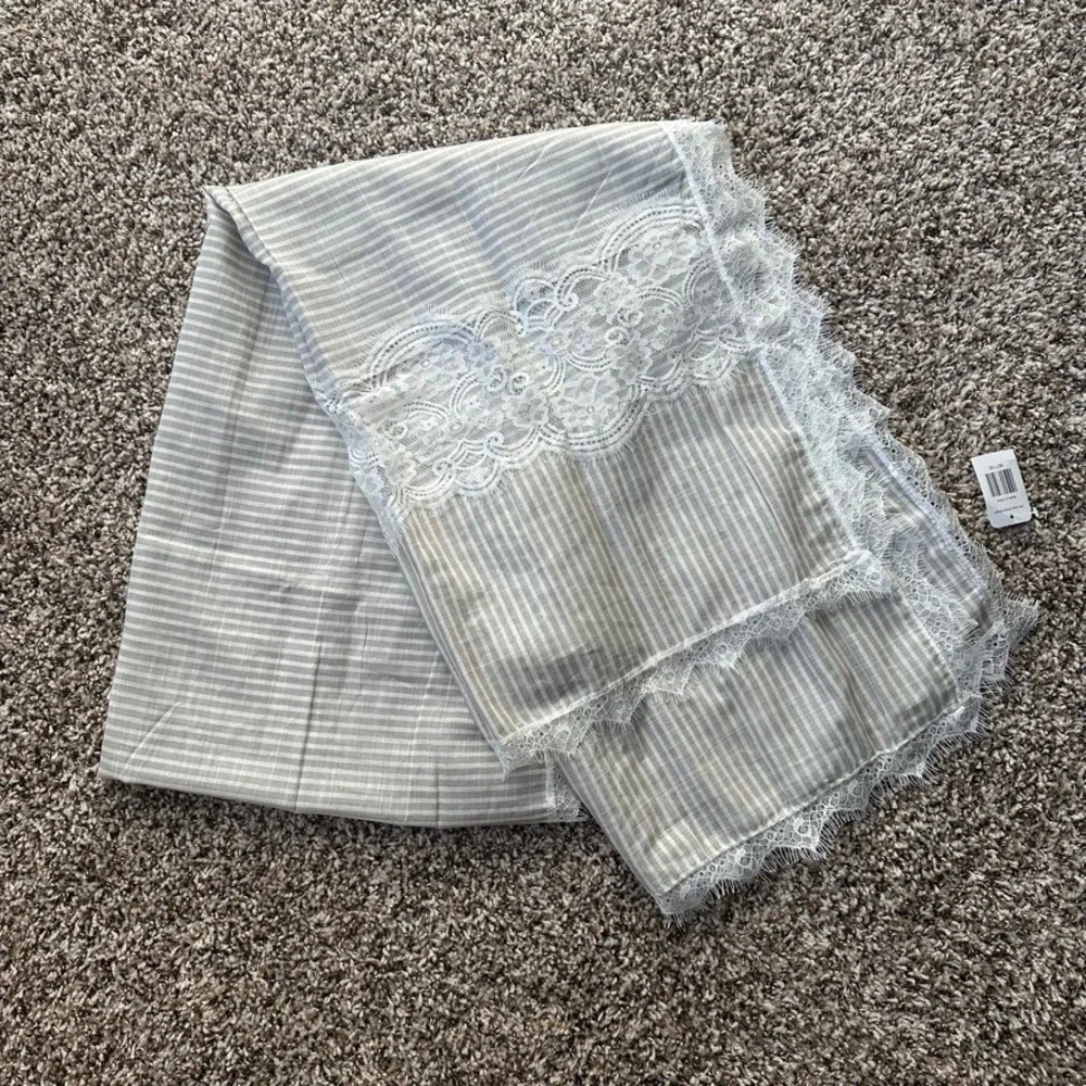 This & That Womens Grey White Striped 100% Cotton Scarf Floral‎ Lace Trim NWT